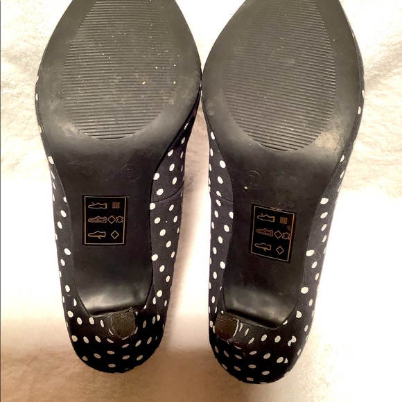 Le Chateau polka dot material pumps - Picture 4 of 5